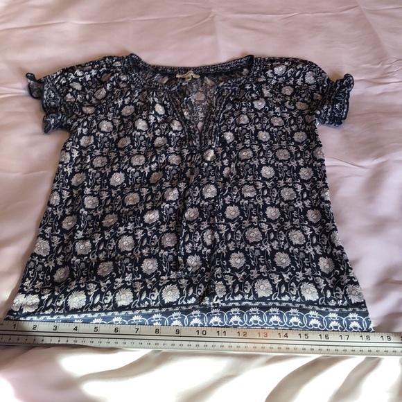 Womens size XS Blue and White Max Studio Short Flutter Sleeve Blouse - Picture 3 of 10